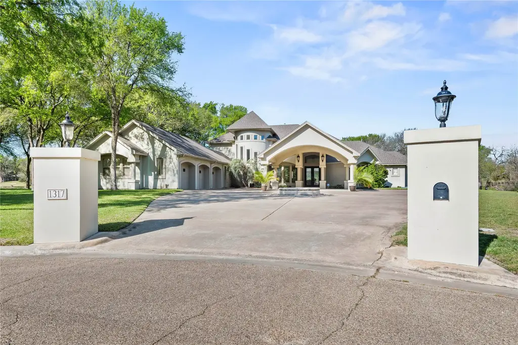 1317 Jack Nicklaus Circle, Salado
