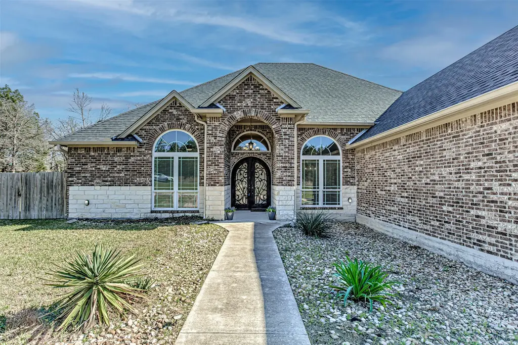 105 Arbors Circle, Elgin