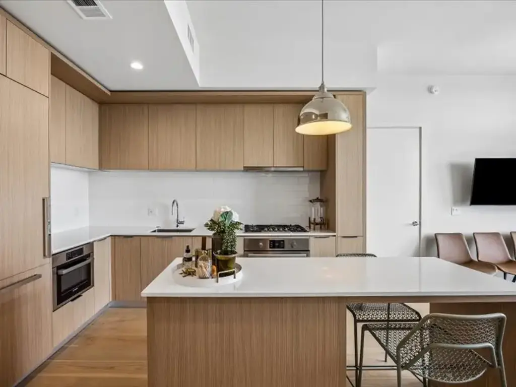 44 East Avenue 1808, Austin