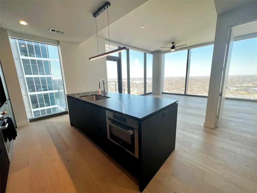 44 East #2107 Avenue, Austin