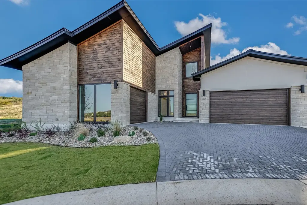 105 Via Roma Court, Horseshoe Bay