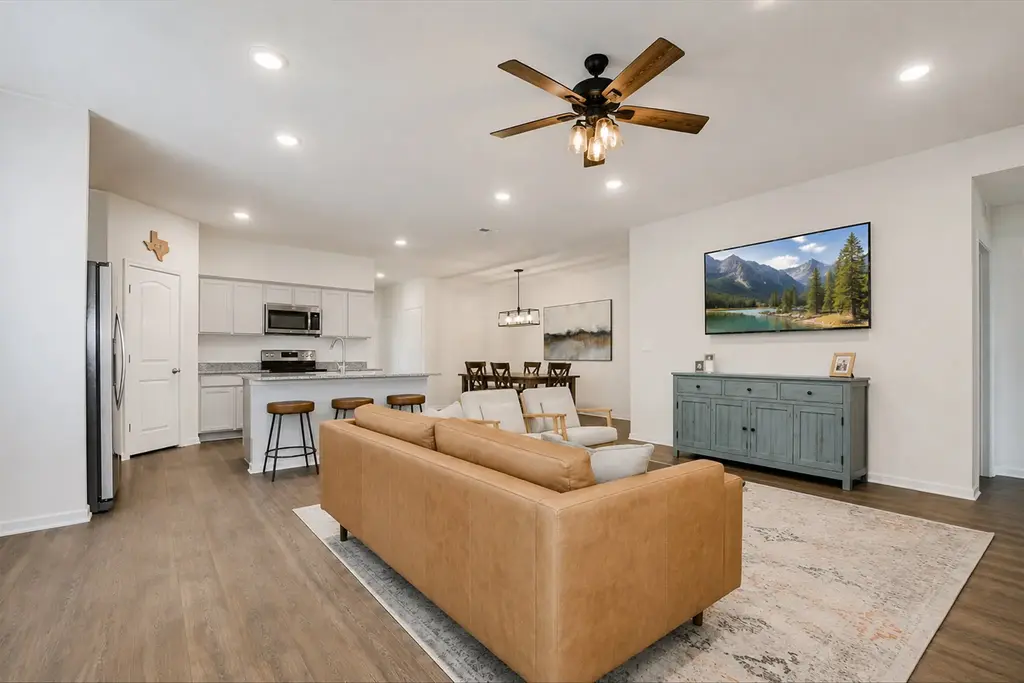 262 Sickle Loop, Kyle