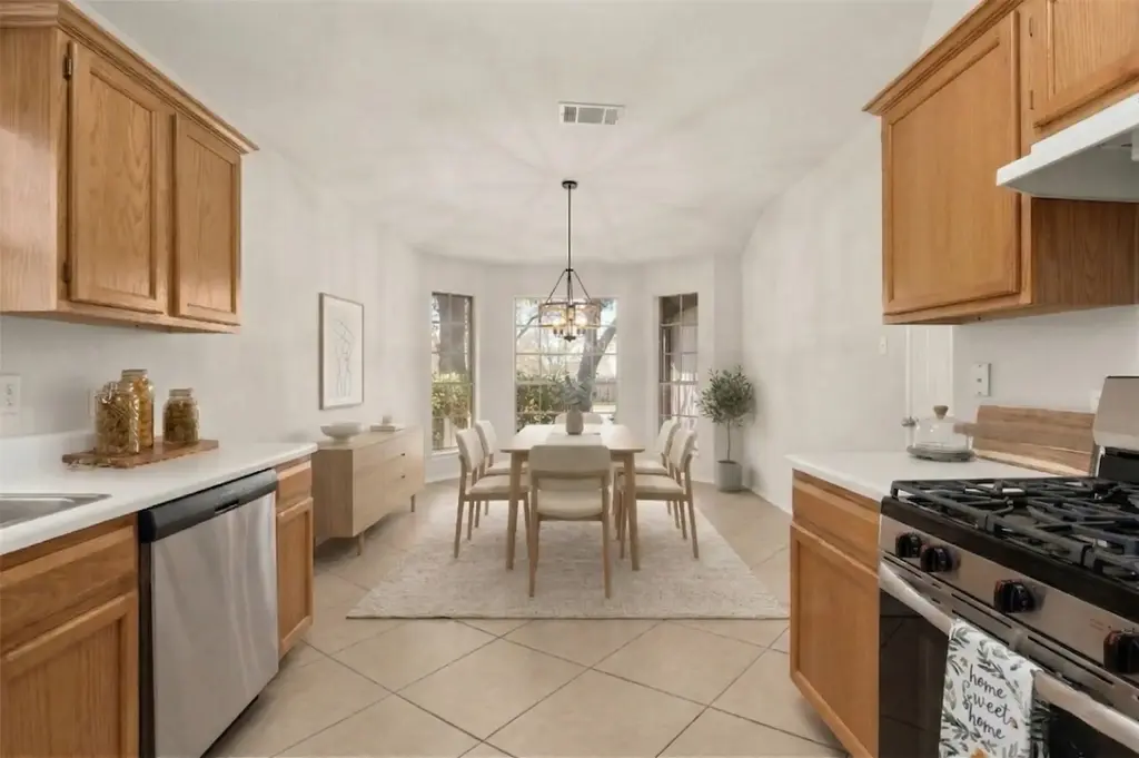 8805 Francia Trail, Austin