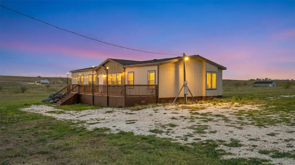 430 County Road 451, Coupland