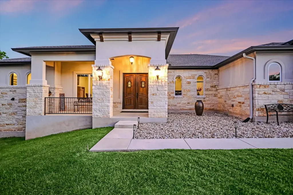 250 Brown Saddle Cove, Driftwood