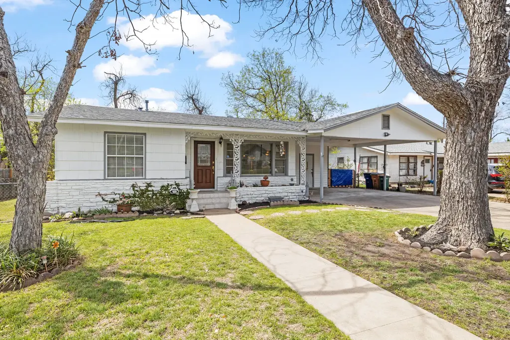 1213 Ne Cloverleaf Drive, Austin