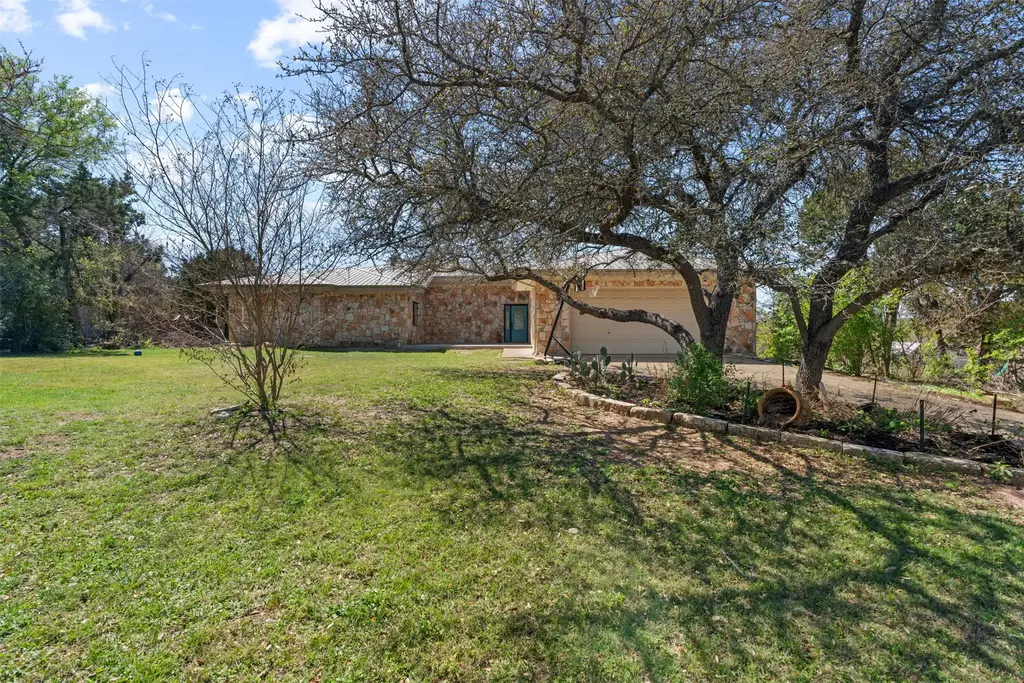 208 Amandas Way, Leander