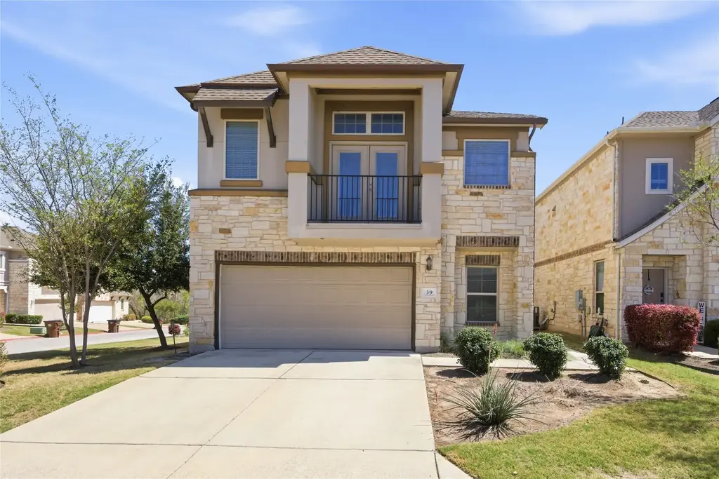 2105 Town Centre Drive 39, Round Rock