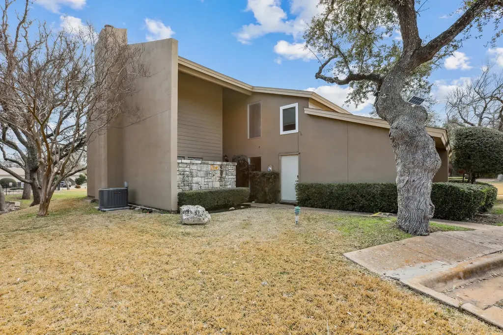 213 Lido Street N2, Lakeway