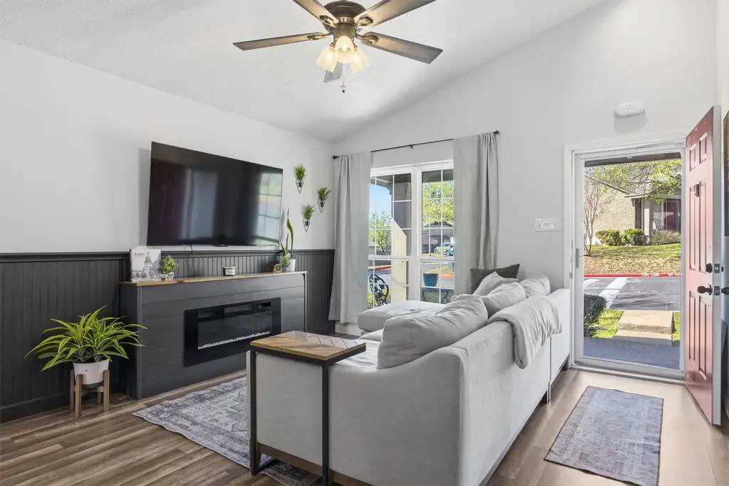 1015 E Yager Lane 134, Austin