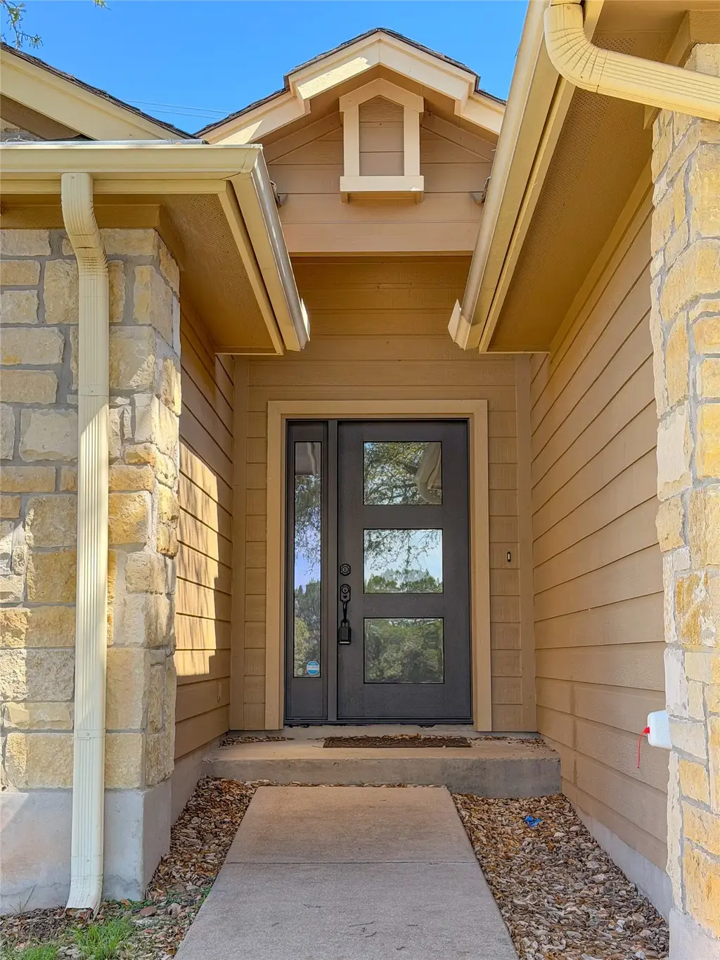 430 Summit Ridge Drive N, Point Venture