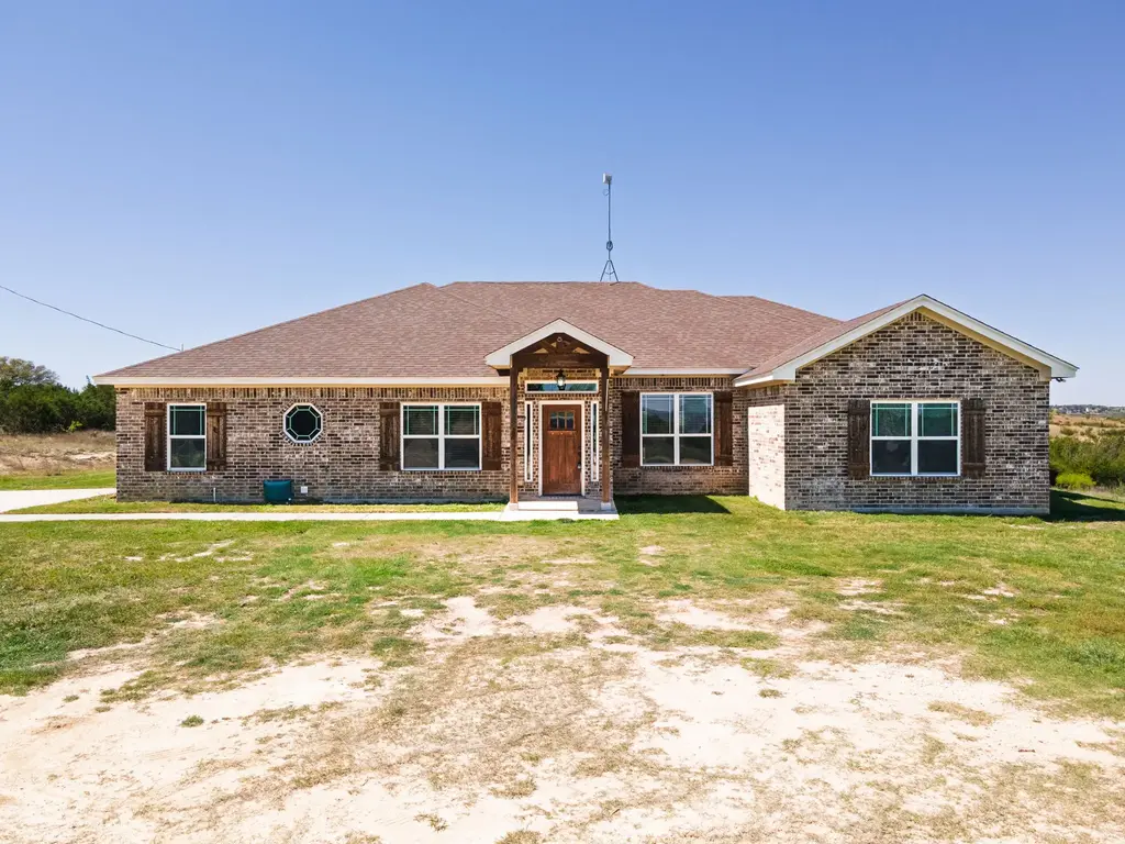 788 County Road 3100, Kempner