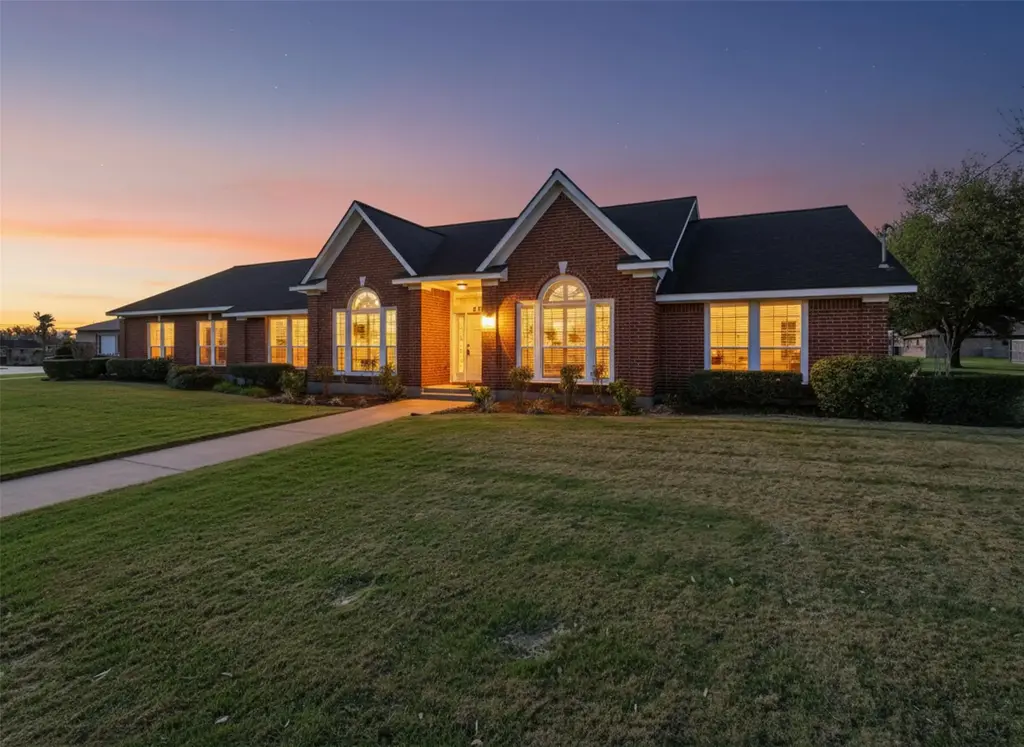 714 Louisiana Avenue, Shiner