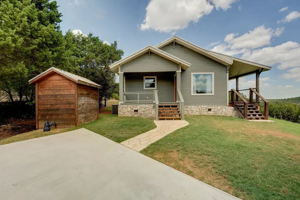21300 Crestmont, Spicewood