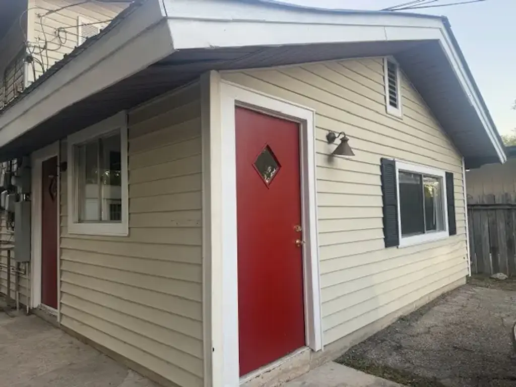 417 S Commerce Street B, Lockhart