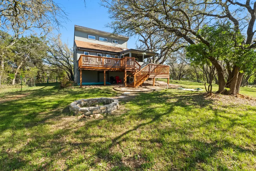 205 Shadows Drive, Spicewood