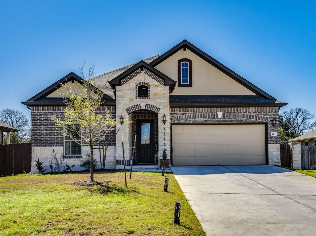 123 Millsaps Court, Bastrop