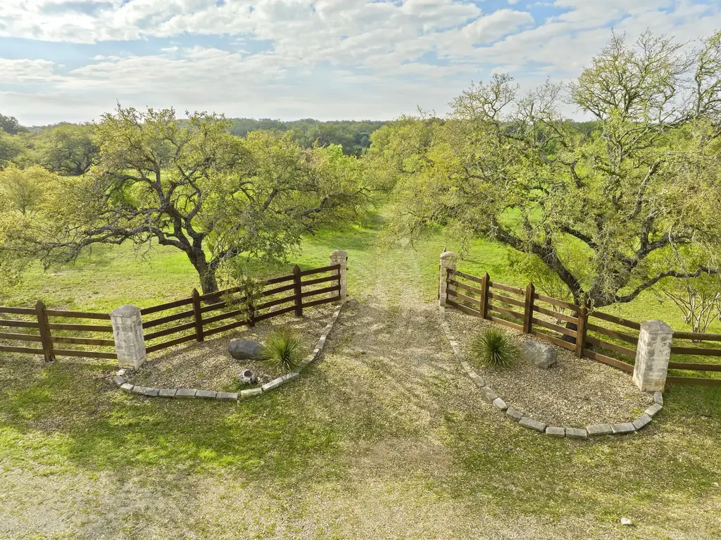415 E Bartlett Drive, Buda