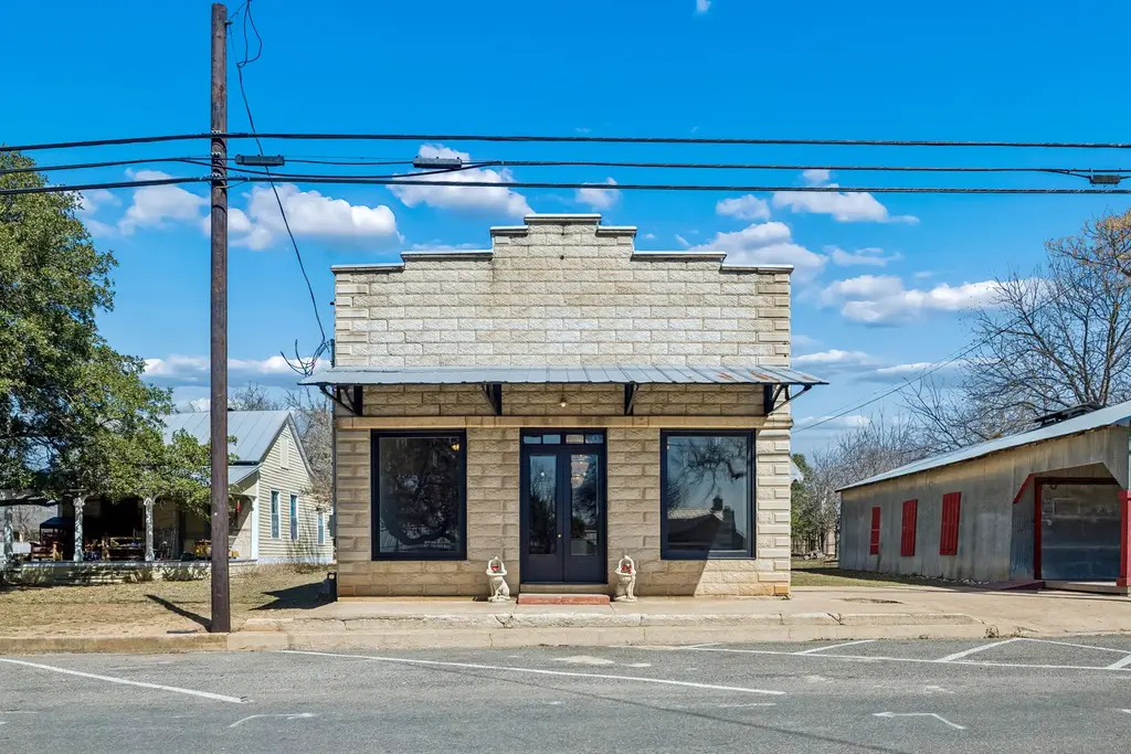 606 High Street, Comfort
