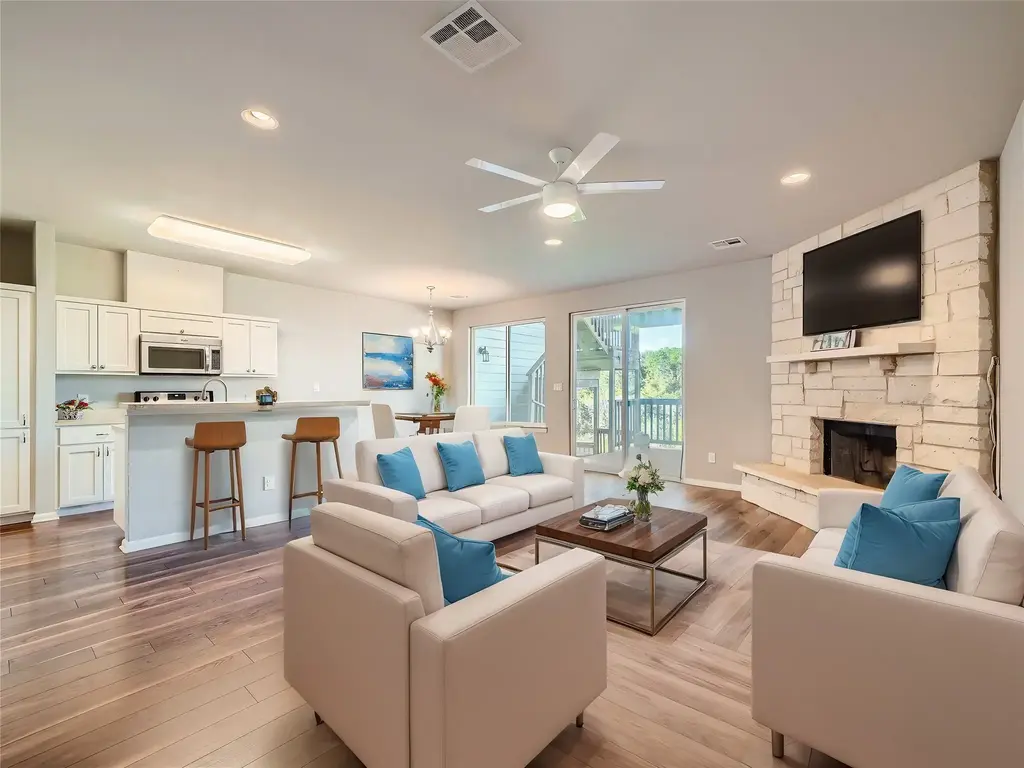 507 Venture Boulevard S, Point Venture