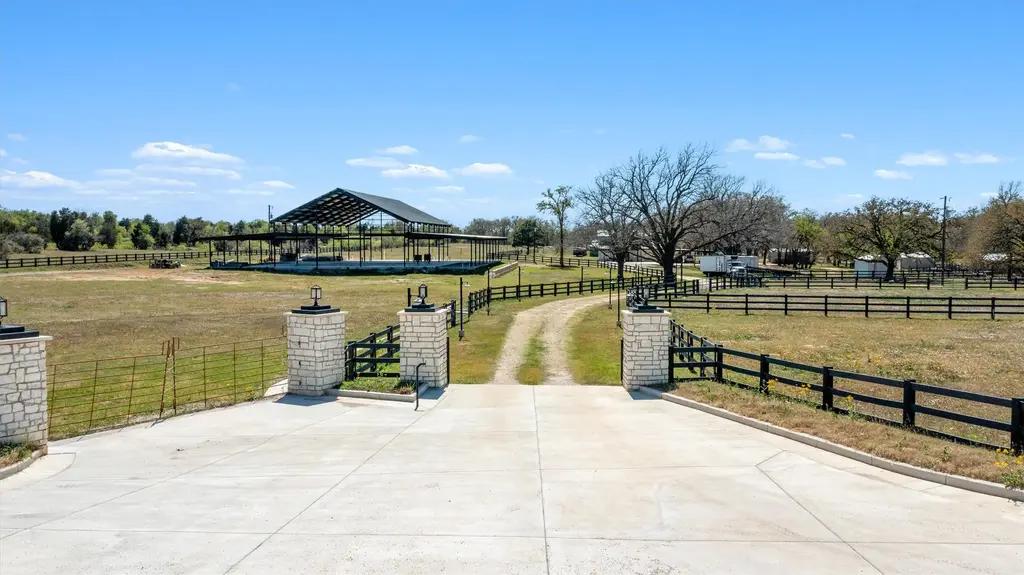 359 N County Line Road, Elgin