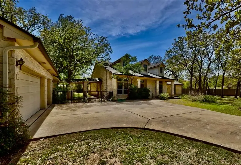 105 Oak Plaza Drive, Georgetown