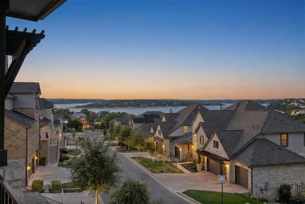 2412 Skywalk Lane 52, Spicewood
