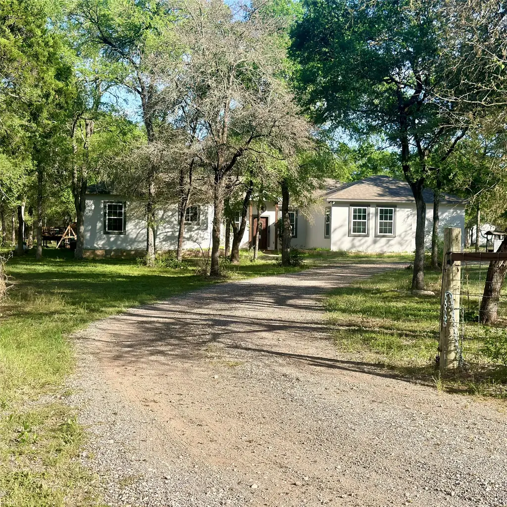 127 Comanche Trail A, Elgin