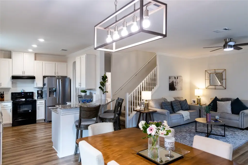 9006 Golden Leaf Drive, Austin
