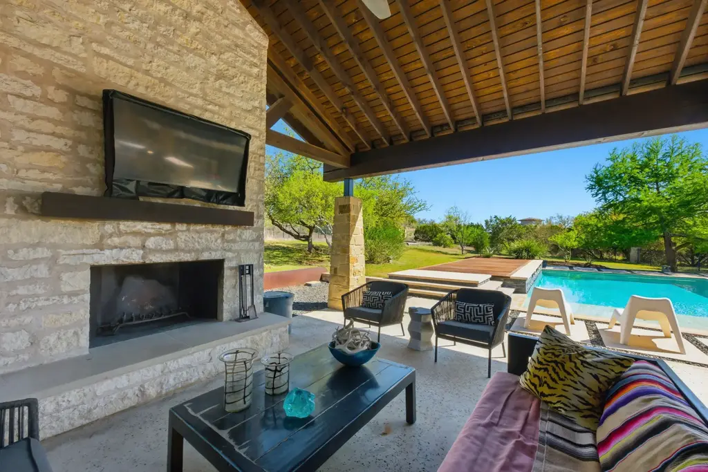 743 Drifting Wind Run, Dripping Springs