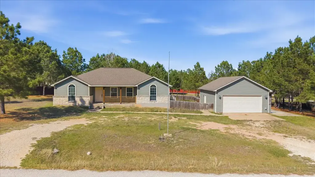 109 Bonham Lane, Paige