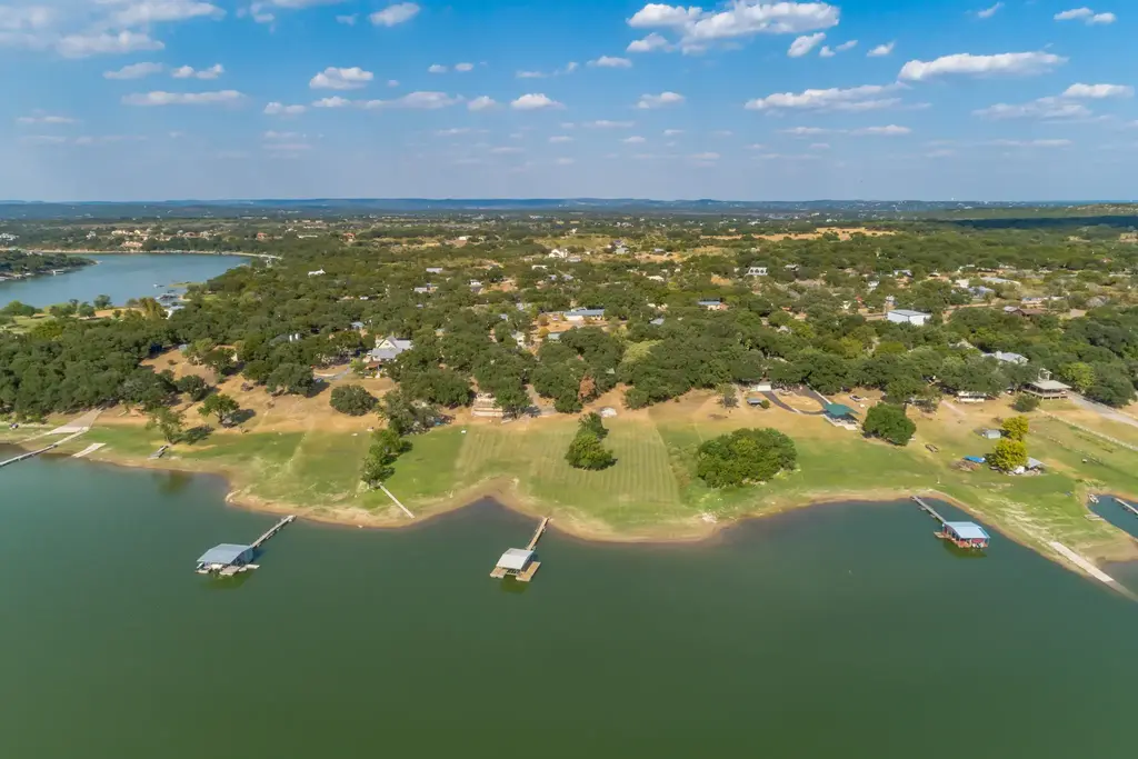 25201 & 25203 Lakeview Drive, Spicewood