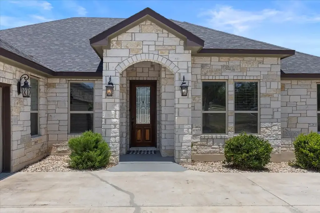 127 Medlar Drive, Cedar Creek