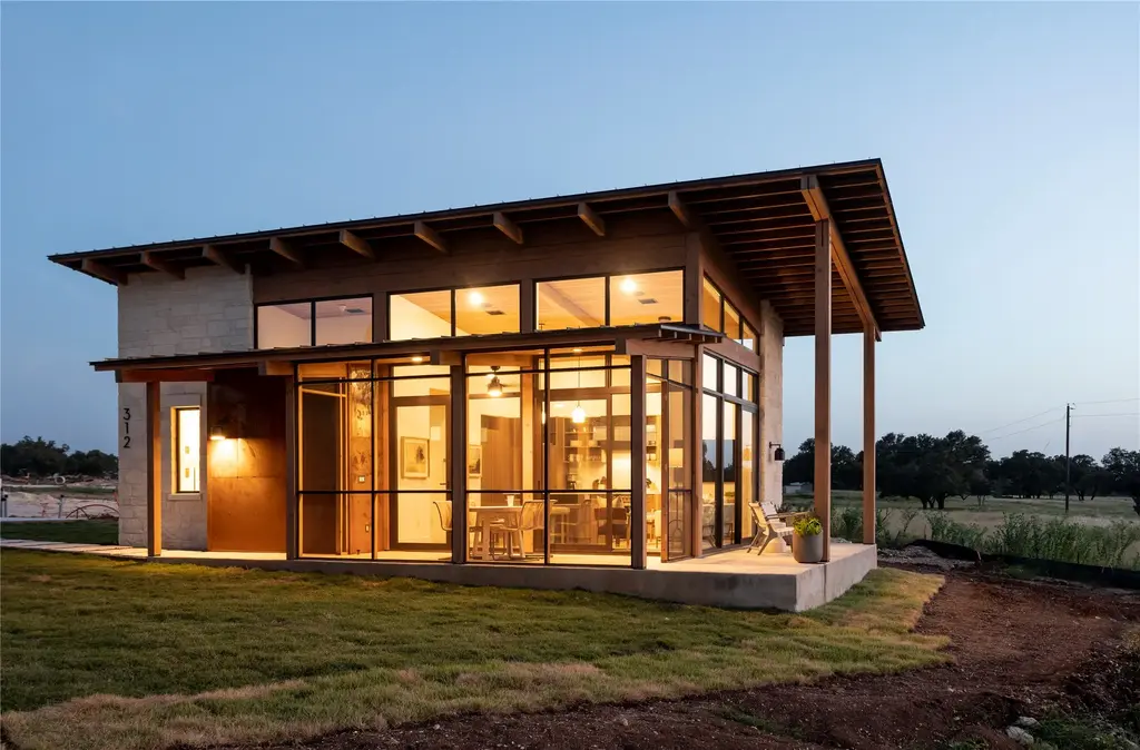 9361 W Us Highway 290 Lantana, Hye
