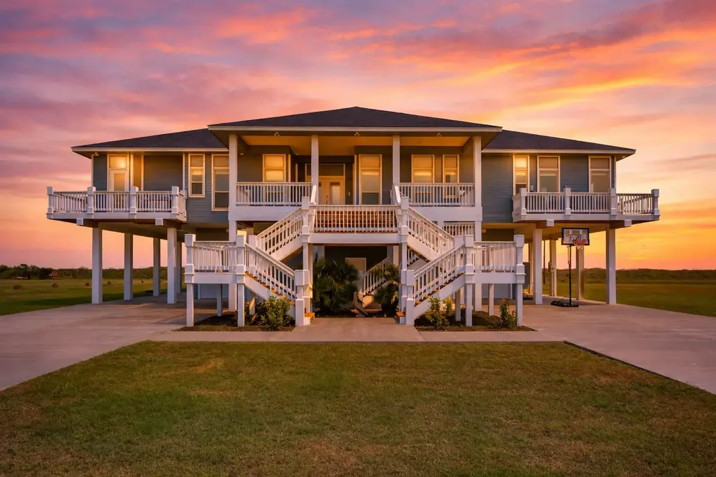 672 Villa Drive, Crystal Beach