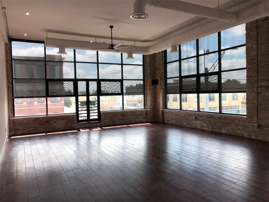 110 W 2nd Street Loft B, Taylor