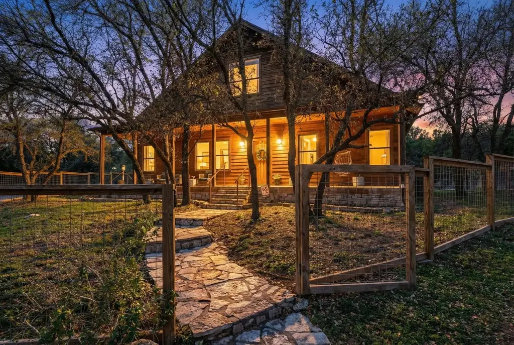 22706 Rocking A Trail, Spicewood