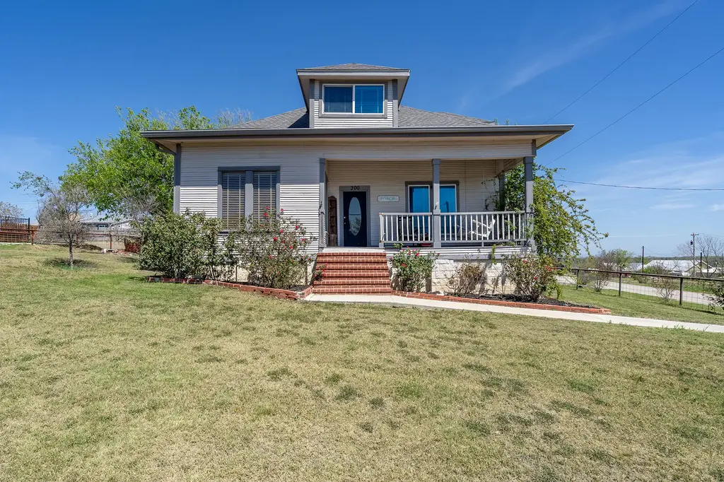300 Herrin Street, Coupland