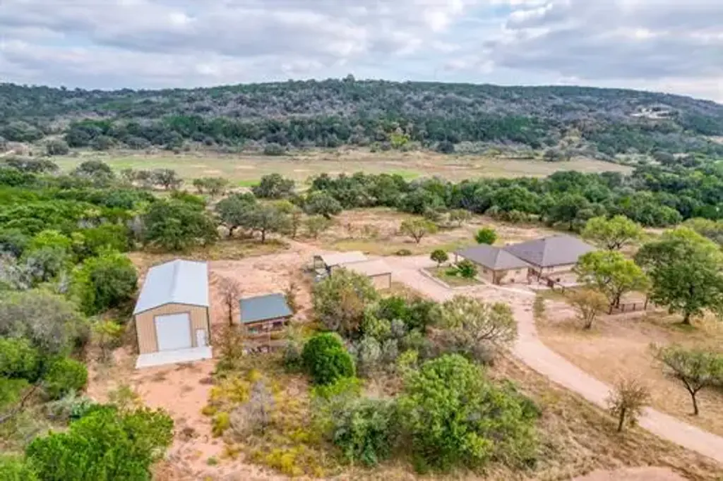 395 Lehne Loop, Buchanan Dam