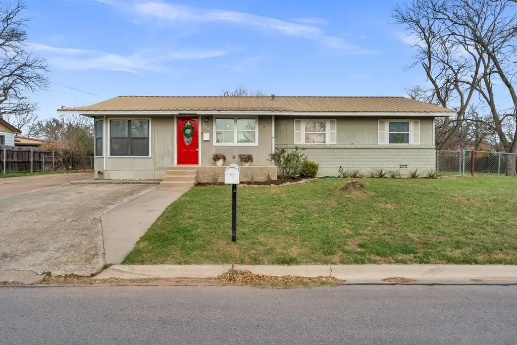 703 N Pierce Street, Burnet