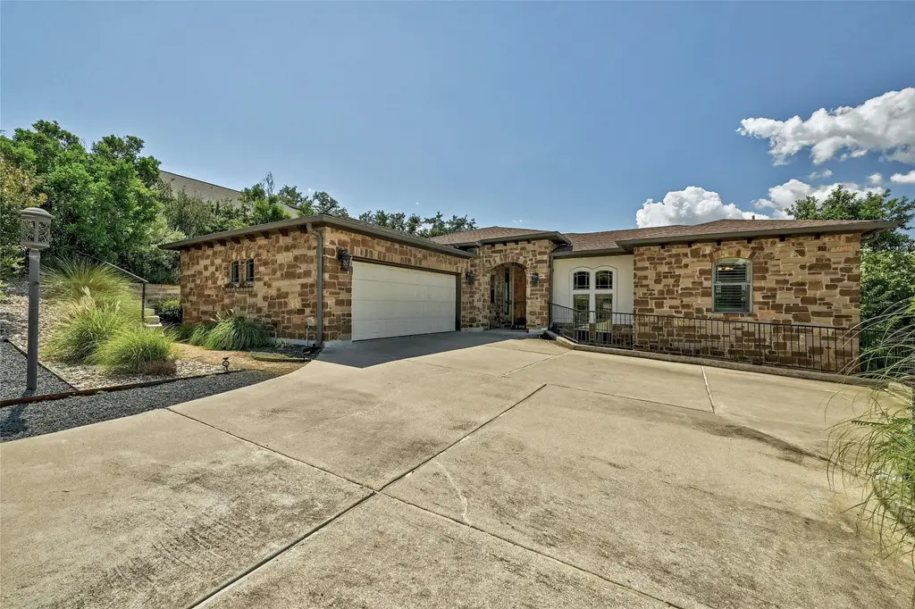 116 Tallstar Drive, Lakeway