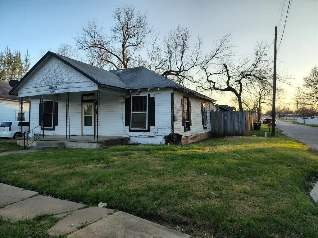 1001 S 16th Street, Waco