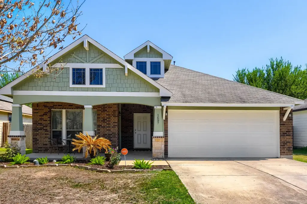 1697 Twin Cove, Kyle