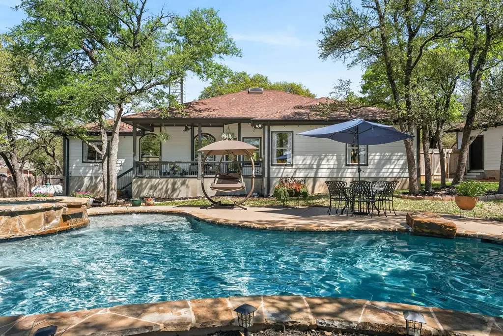 137 Ridgewood Cove, Georgetown