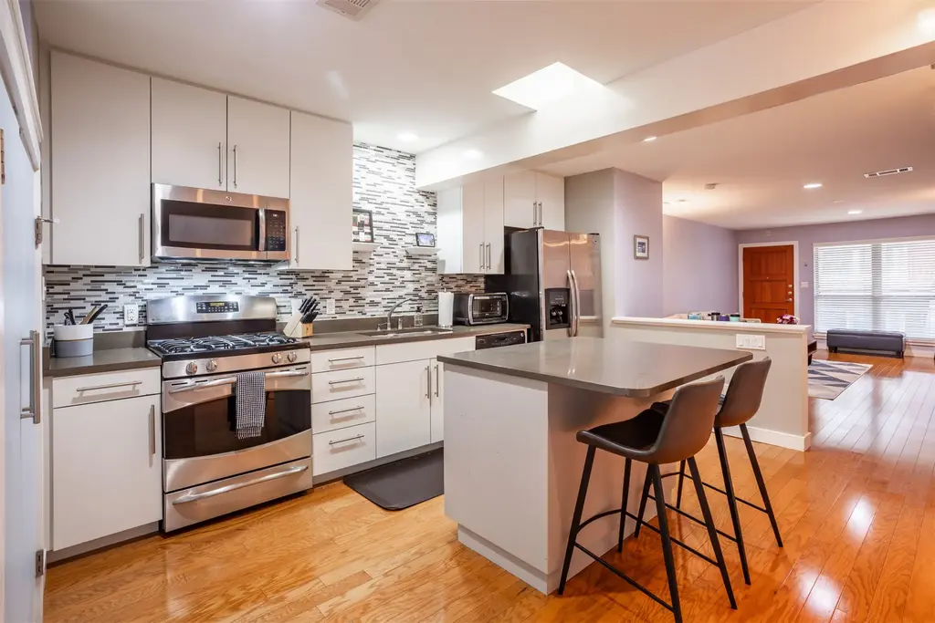 1115 W 10th Street 205, Austin