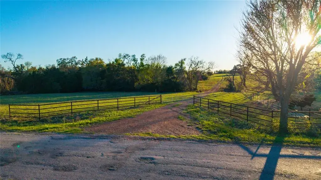1700 County Road 216, Giddings