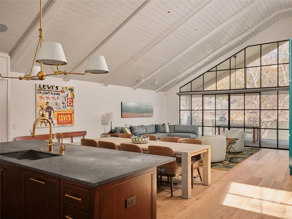3016 Edgewater Drive, Austin