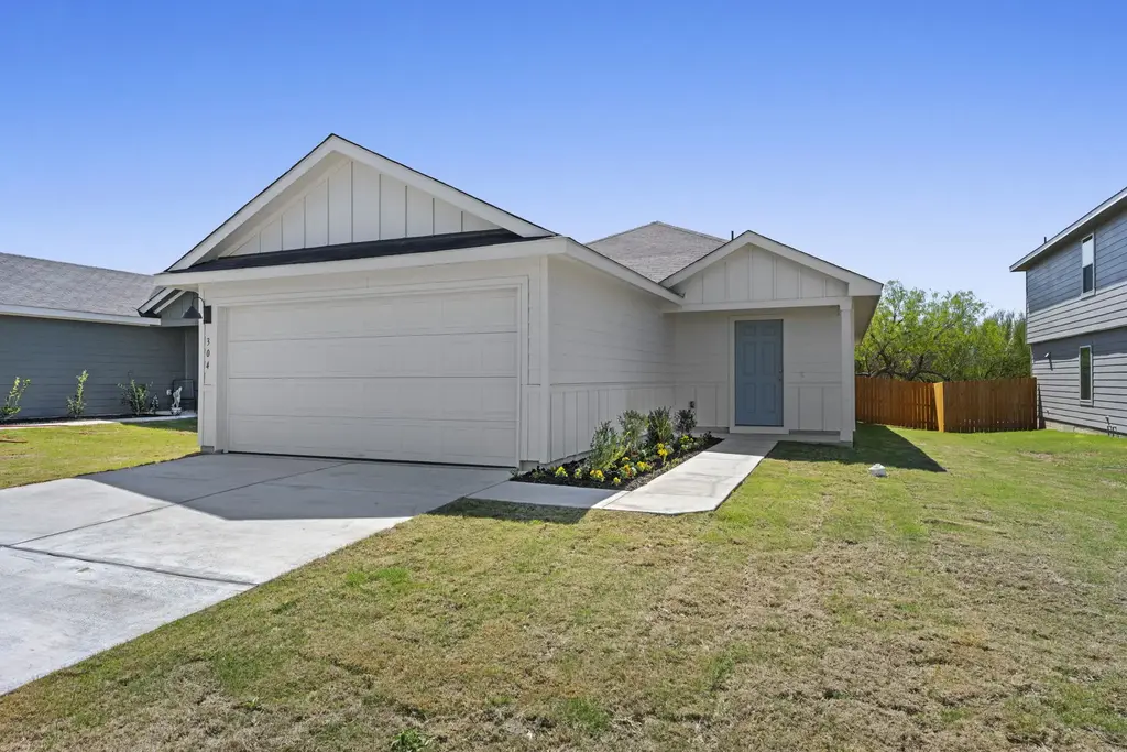 304 Wild Goose Drive, Luling