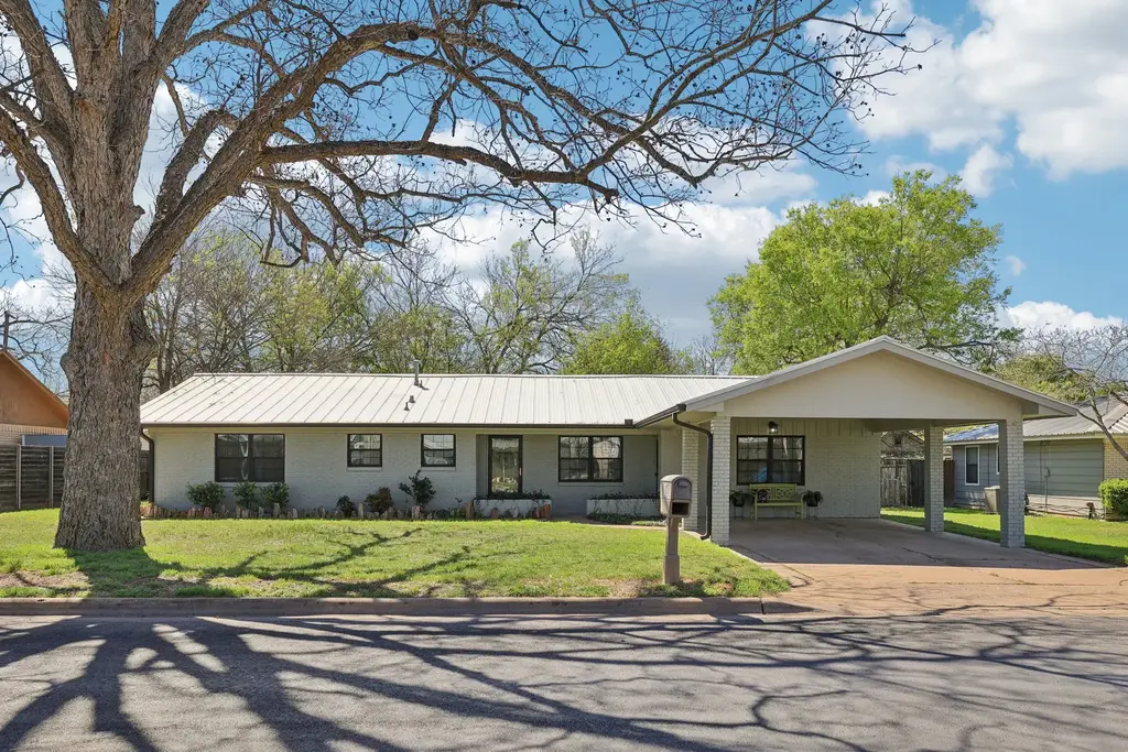 110 Jones Street, Bastrop