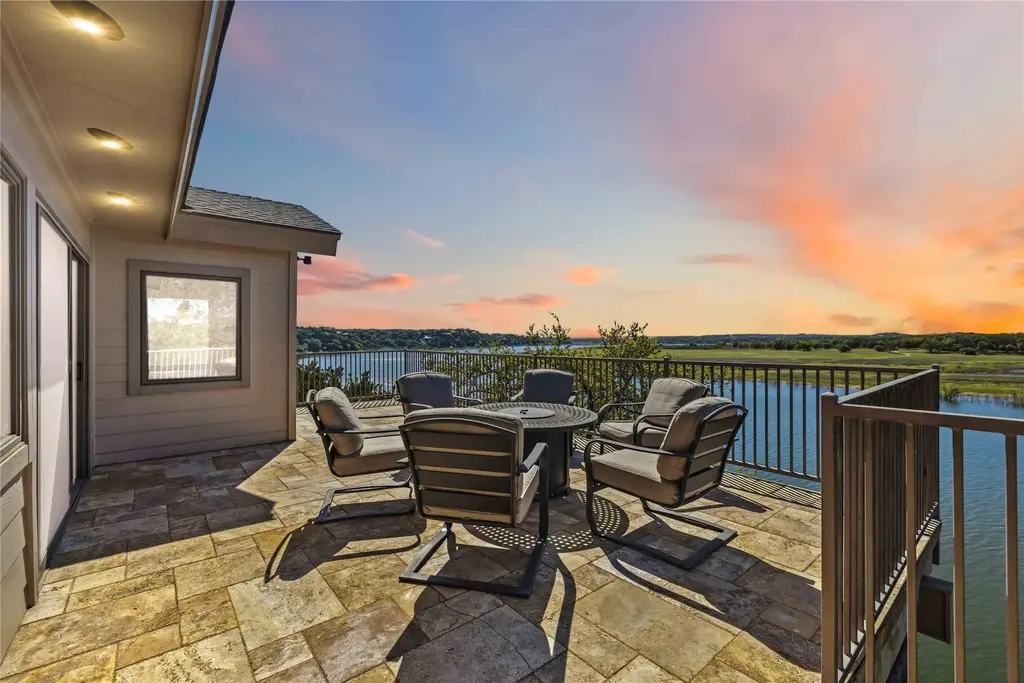 512 Harbor Drive 7, Spicewood